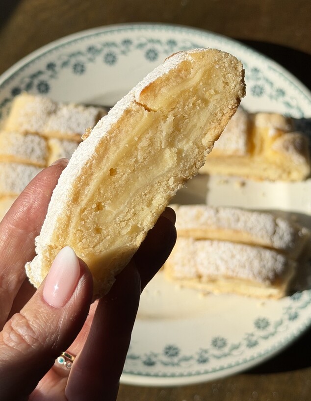 עוגיות עוגת גבינה - בצק פריך ומלית של עוגת גבינה