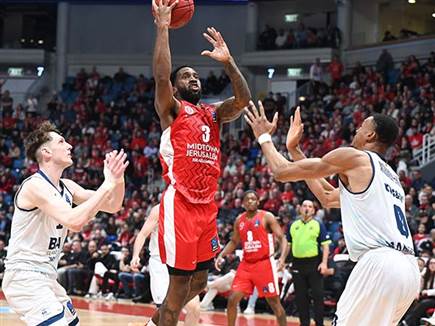 קרינגטון היה שם מהפתיחה (ברני ארדוב)