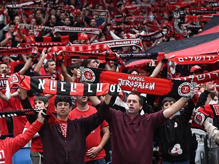 הקהל האדום קיבל חזרה מושלמת הביתה (ברני ארדוב)