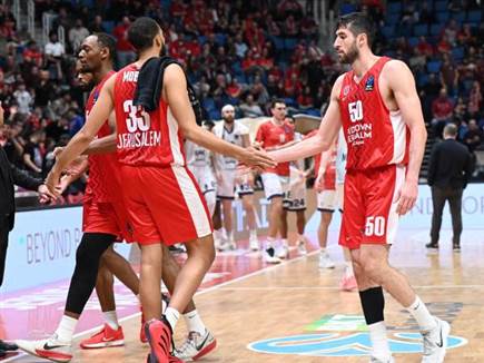 ועכשיו הפנים להיכל והפועל ת&ldquo;א (ברני ארדוב)