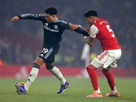 קרב ענקיות (GETTY)