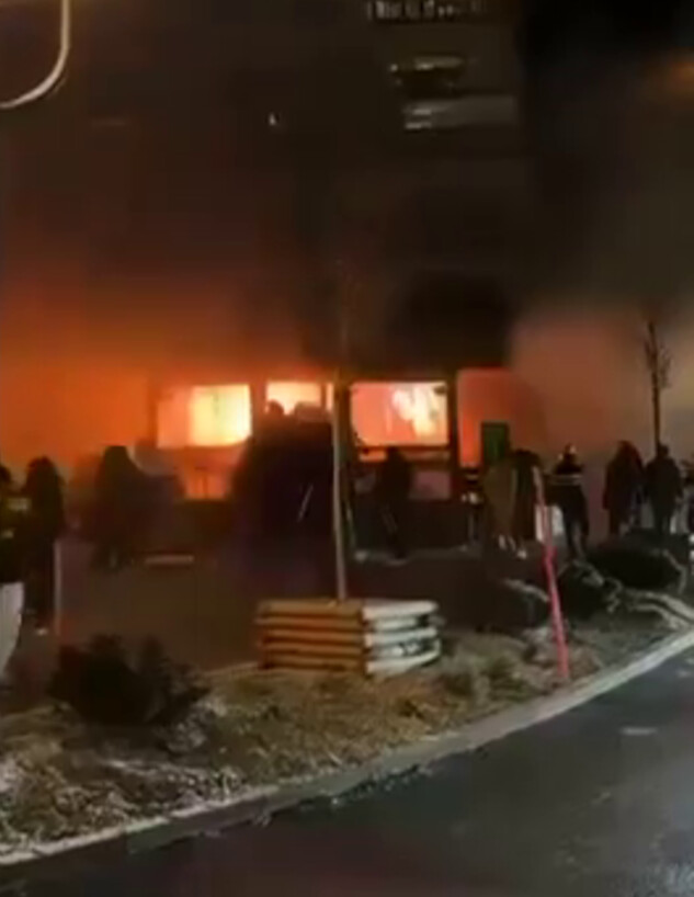 פיצוץ ושרפה בבר באתר הסקי קרנס-מונטנה באלפים 