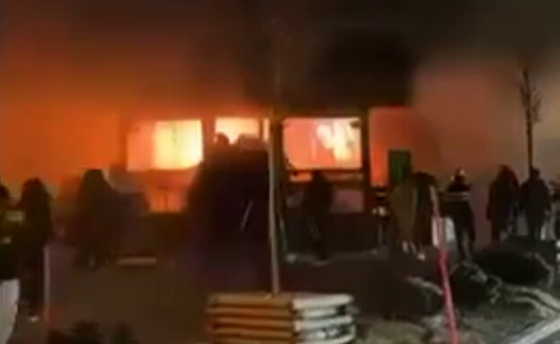 פיצוץ ושרפה בבר באתר הסקי קרנס-מונטנה באלפים 