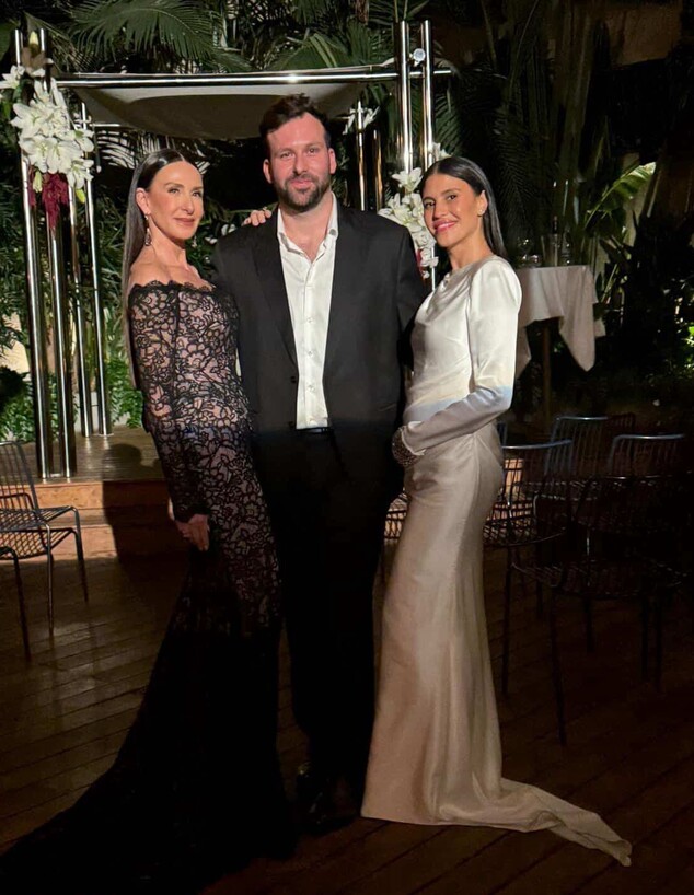 לאה שנירר עם בנה דוד ואשתו לין בחתונתם