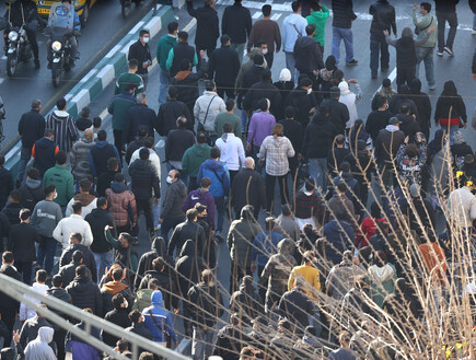 המחאה באיראן מתרחבת: "יוצאים בבת אחת - כולם כבר זועקים"