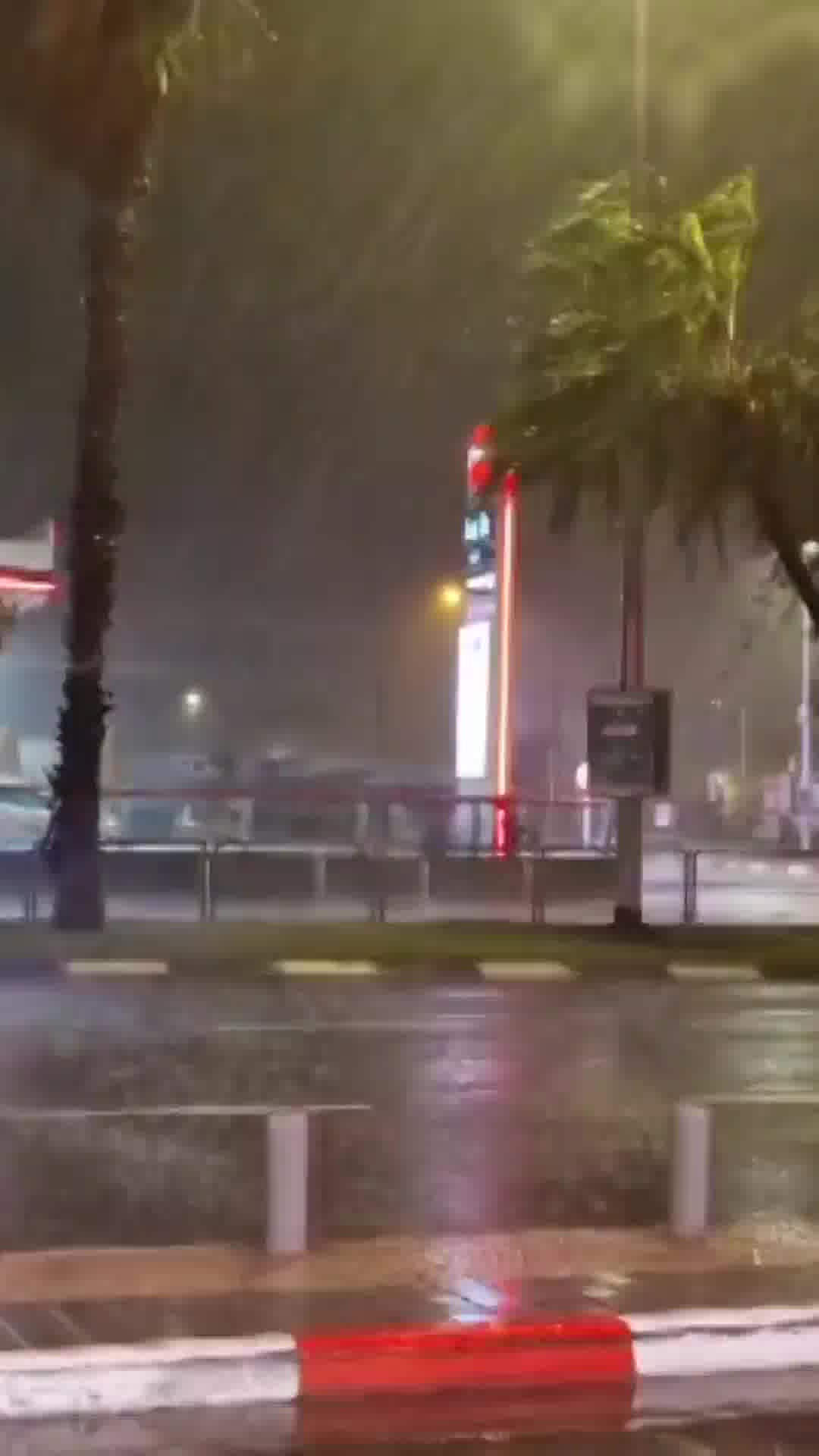 הסערה לא פוסקת: גשם עוצמתי בתל אביב