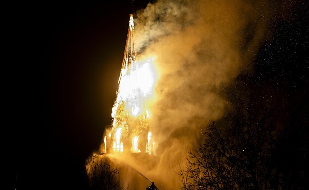 כנסייה עתיקה מהמאה ה-19 עלתה בלהבות באמסטרדם
