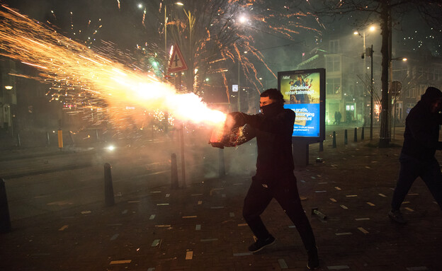 מהומות נרחבות בליל השנה החדשה בהולנד