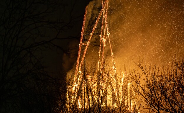 כנסייה עתיקה מהמאה ה-19 עלתה בלהבות באמסטרדם