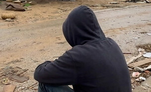 נער עצוב (AI: mako)