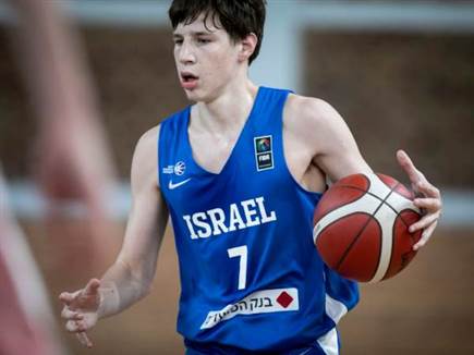 כבוד גדול. טרושקין (צילום: פיב"א) (צילום: ספורט 5)