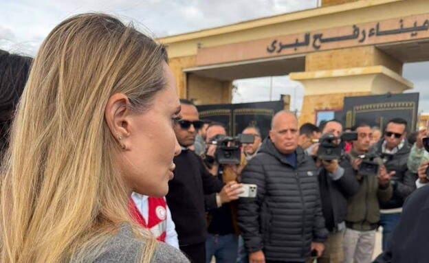 אנג'לינה ג'ולי במעבר רפיח