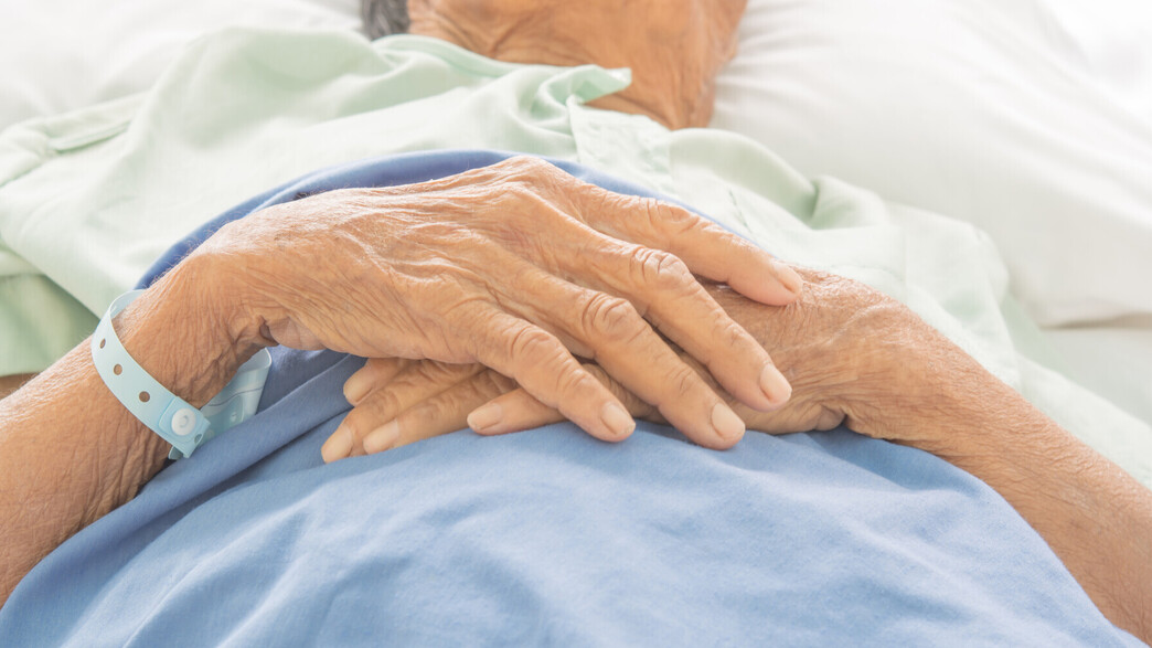 אישה מבוגרת בבית חולים | אילוסטרציה אישה מבוגרת בבית חולים | אילוסטרציה