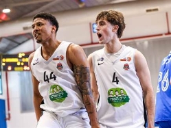 מהבולטים. איירה לי (יעל אמסילי, מנהלת ליגה לאומית) (צילום: ספורט 5)