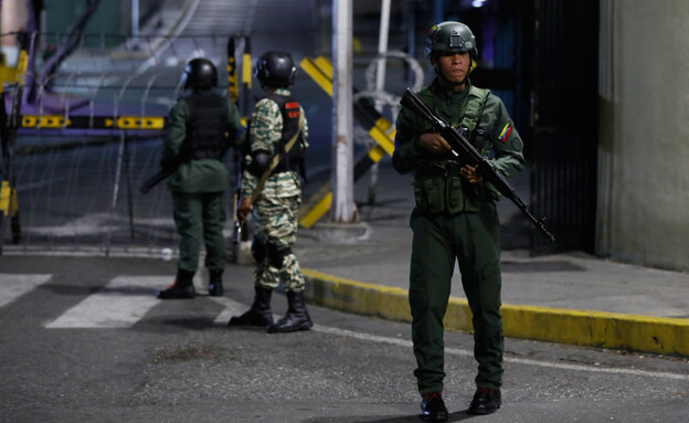 כוחות צבאיים סביב הארמון הנשיאותי בקראקס