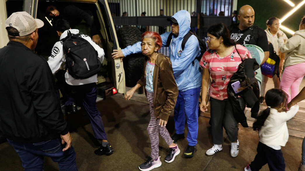 אזרחים בורחים בזמן המתקפה על קראקס