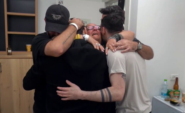 משפחת זיו לאחר חזרתם של גלי וזיו מהשבי