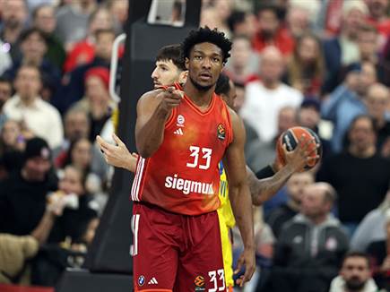 מקורמק והחברים חגגו (Euroleague Basketball via Getty)
