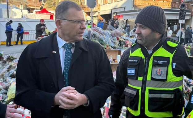 צוות זק"א עם שגריר ישראל בשווייץ צוות זק"א עם שגריר ישראל בשווייץ