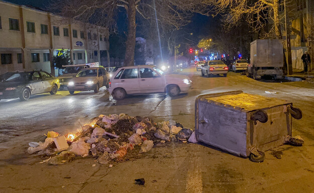 מפגינים באיראן נגד המשטר מפגינים באיראן נגד המשטר