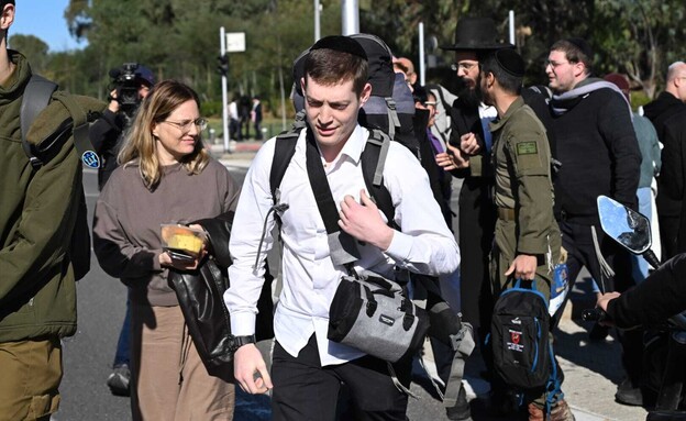 הפגנות חרדים נגד חוק הגיוס בלשכת הגיוס תל השומר