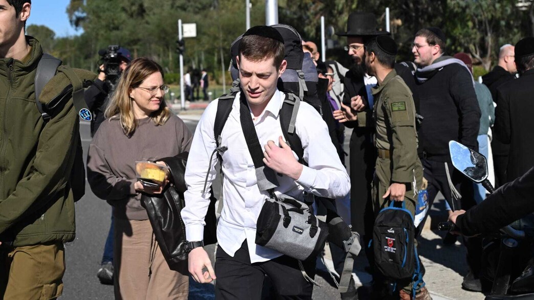 הפגנות חרדים נגד חוק הגיוס בלשכת הגיוס תל השומר