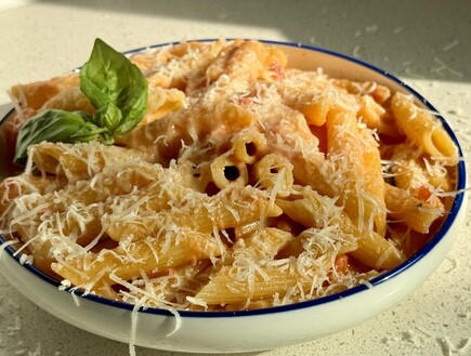 פסטה רוזה. הכנה: יעל קצב (צילום: יעל קצב)