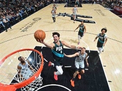Michael Gonzales/NBAE via Getty Images (צילום: ספורט 5)