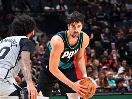 Michael Gonzales/NBAE via Getty Images