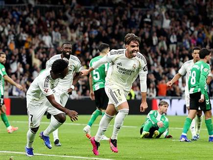 גם אסנסיו הצטרף לחגיגה (getty)