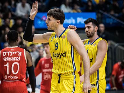 לפחות זמנית בפסגה (עודד קרני)