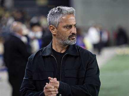 יצחקי משיג עוד שלוש נקודות (צילום: קובי אליהו)