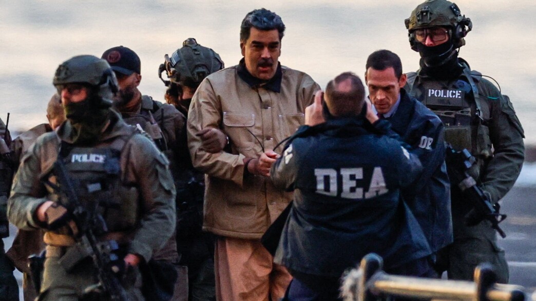 מדורו מובל באזיקים לבית המשפט בניו יורק