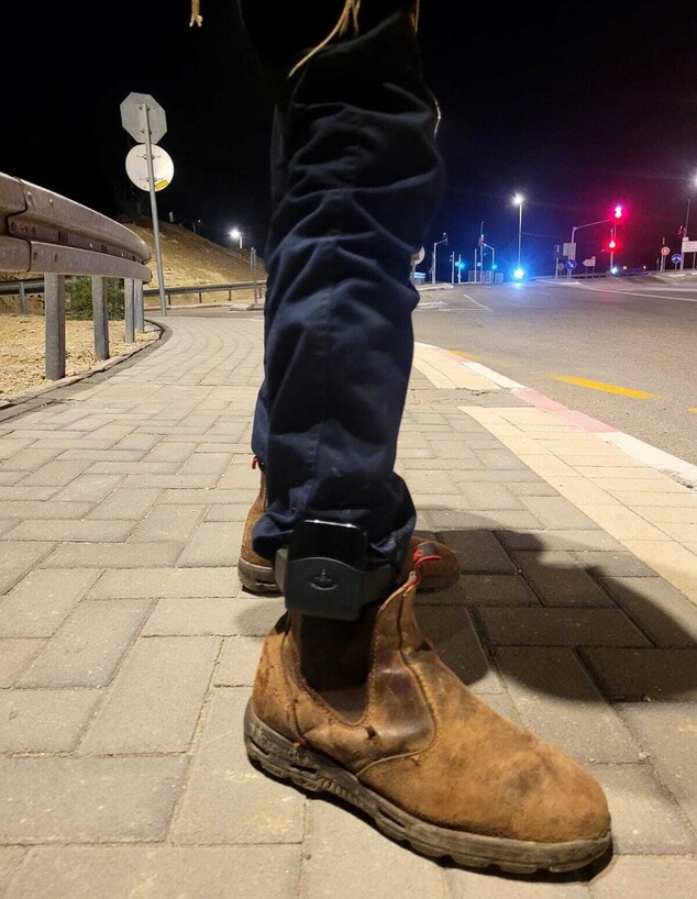 לראשונה אלוף פקמ"ז אבי בלוט משתמש בצו איזוק אלקטרוני מנהלי