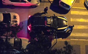 זירת הרצח בפרדס חנה שבה נדקרה למוות אישה בת 59 (צילום: דוברות המשטרה)