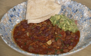 צ׳ילי נון קרנה של אבי ביטון (צילום: עוטף ישראל, קשת 12)