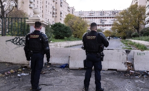 שוטרים מרסיי צרפת  (צילום: MIGUEL MEDINA, getty images)