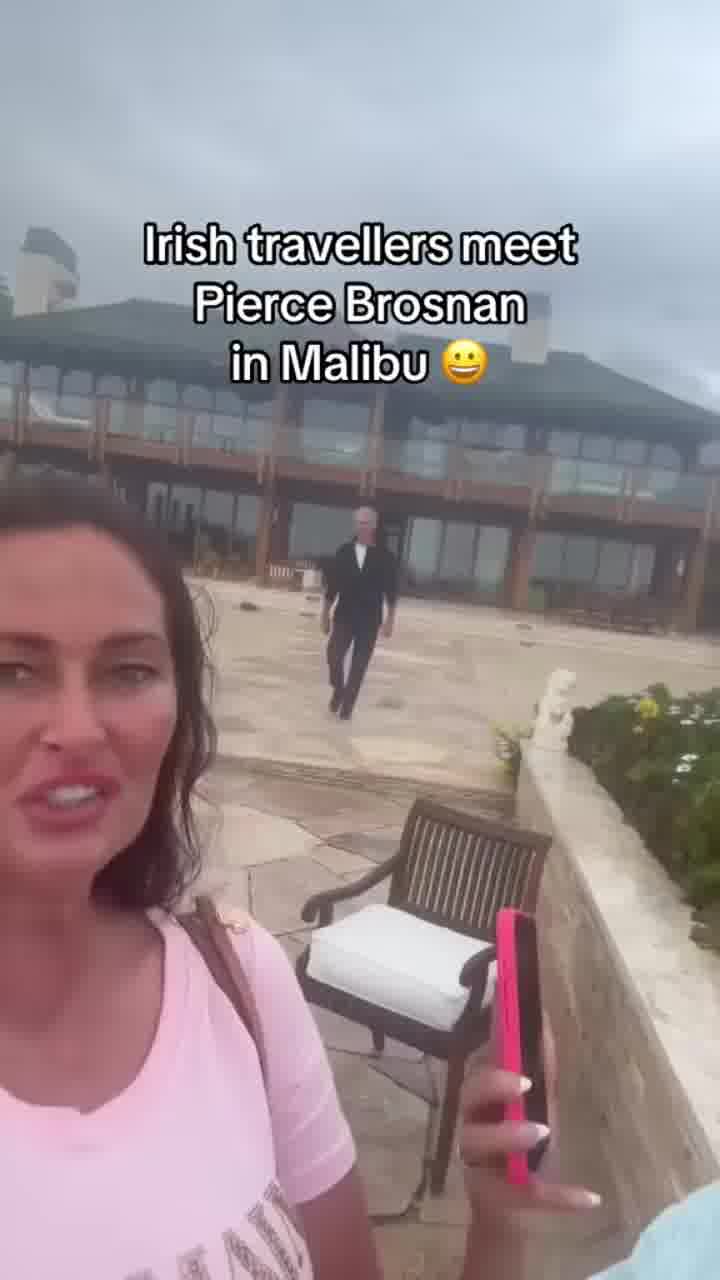 כשג׳יימס בונד במיל׳ מפתיע אותך בחופשה