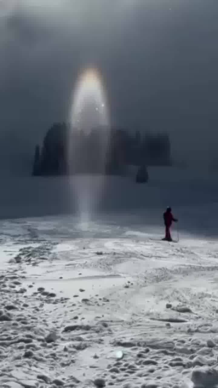 תופעה נדירה התגלתה באמצע אתר הסקי: נר שמש כתוצאה ממפגש  בין קרני השמש לגבישי הקרח