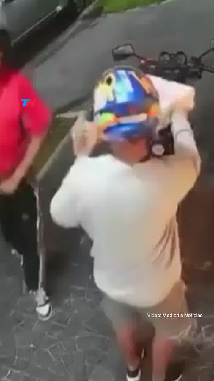 אדוני הגנב הגזמת: שדד את השליח, כולל האופנוע, הקסדה וגם לקח איתו את הפיצה