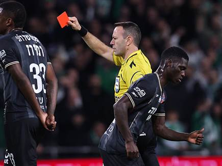 אוראל גרינפלד. שיפוט רע מאוד (מאור אלקסלסי) (צילום: ספורט 5)