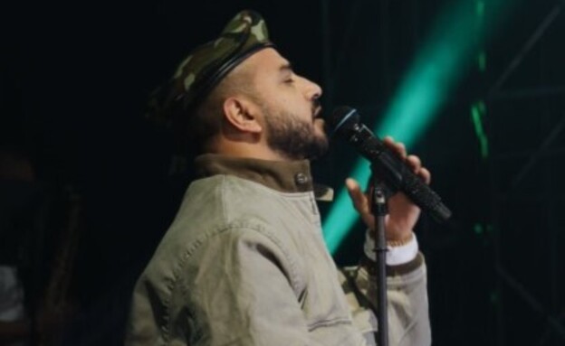 איתי לוי בהופעה מול חיילי צה"ל (צילום: אינסטגרם)