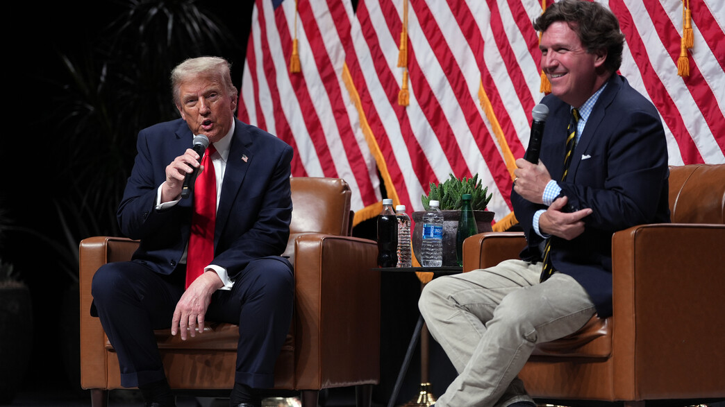 טאקר קרלסון ודונלד טראמפ