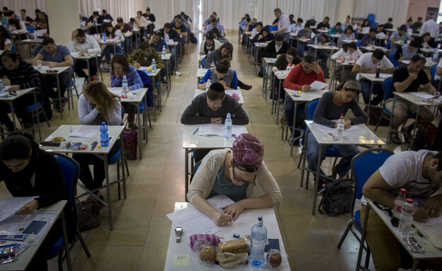 בחינות ללשכת עורכי הדין, 2015 (צילום: יונתן זינדל, פלאש 90)