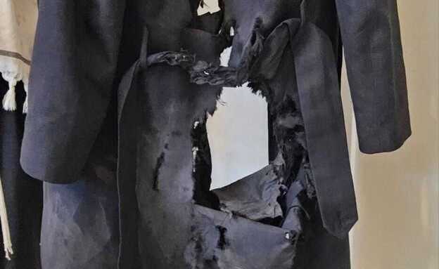 בגדיו של הנער החרדי שניצל מדריסת האוטובוס (צילום: באדיבות המשפחה)