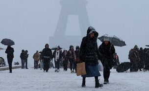 סופת שלגים בפריז (צילום: Reuters)