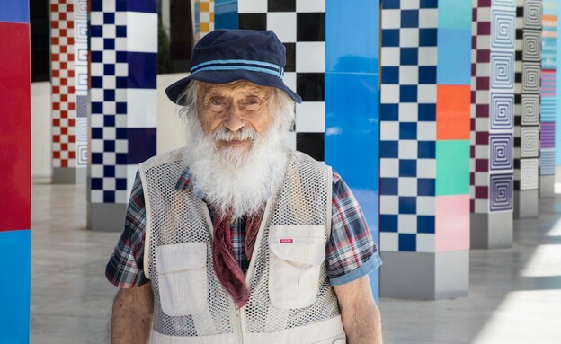 יעקב אגם במוזיאון אגם