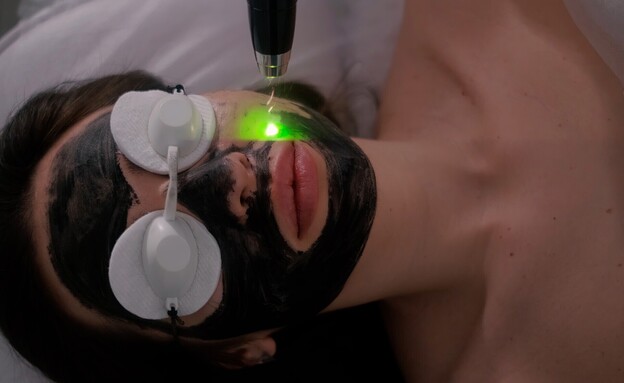 אישה עוברת טיפול פנים (צילום: shutterstock)