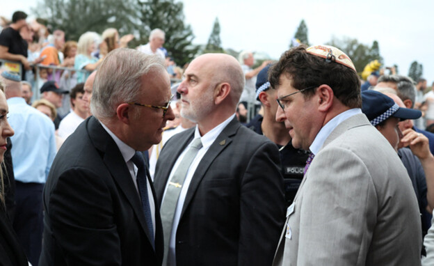 ראש ממשלת אוסטרליה אנתוני אלבניזי בזירת הפיגוע