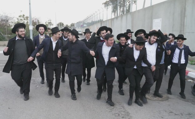 העריקים והארגונים שמסייעים להם